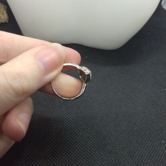 Size 6 crystal‎ ring - Picture 3 of 3